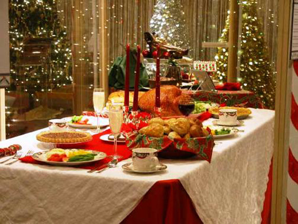Mesa de Navidad llena de comida