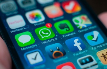 Missatge de WhatsApp al mòbil - Jan Persiel - Flickr CC BY-SA-2.0
