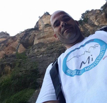 José Antonio Jiménez con la camiseta de la travesía Matagalls-Montserrat