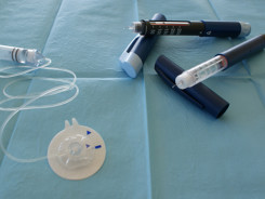 Cateter y bolígrafo de insulina - Imagen del Hospital Sant Joan de Déu
