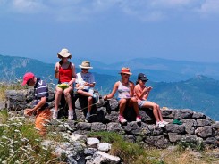 Familia de excursión comiendo en la montaña - Luc - Flickr - CC BY-NC 2.0